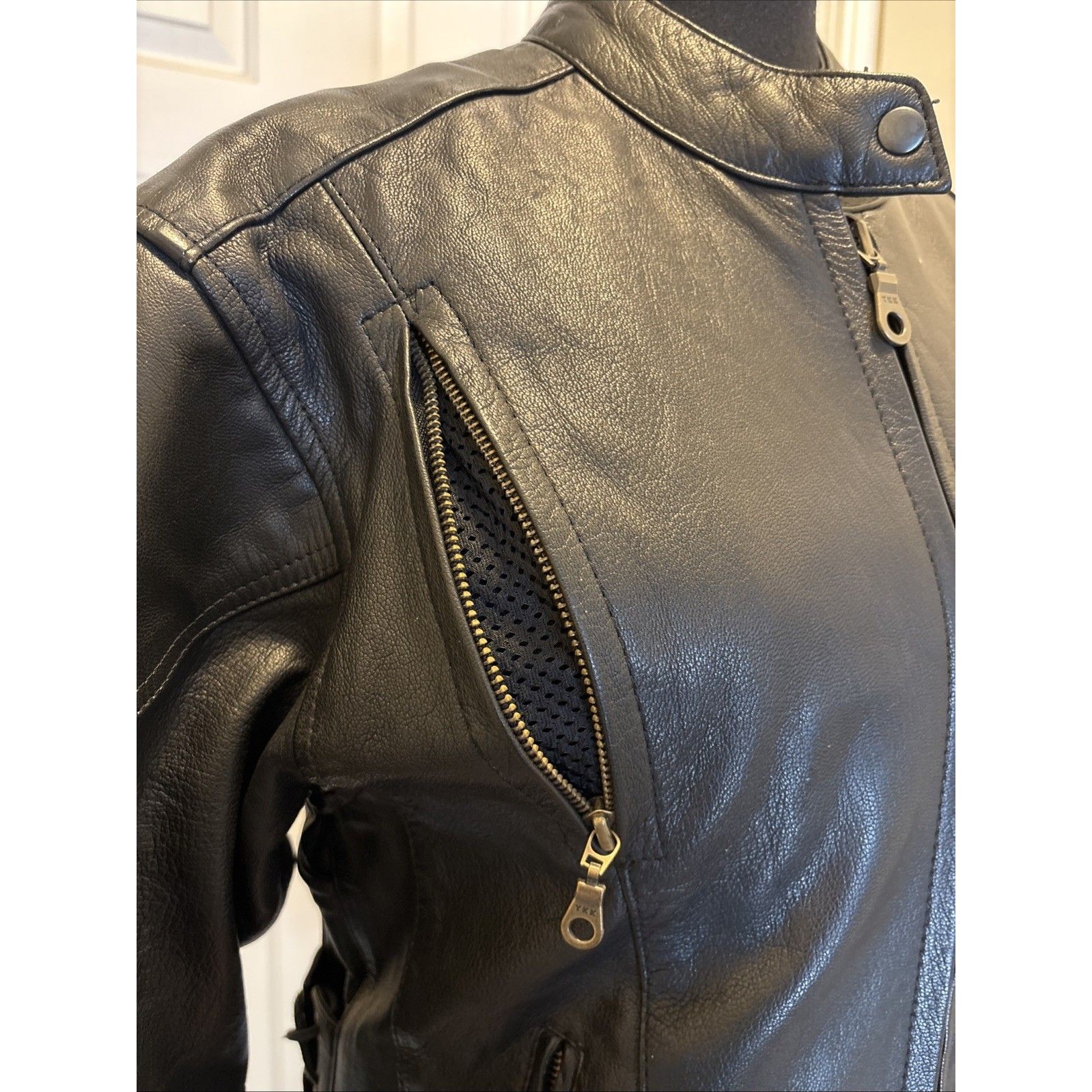 Ladies Black Leather Moto Mod Brand Leather Biker Jacket Size M — image 2 of 8